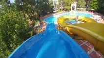 Aquapark eğlenmeye devam kaydıraklar ve yarışmalar, çocuk videosu
