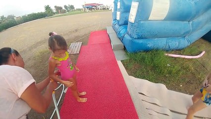 LARA PLAJDA DEV KAYDIRAK, hem korktuk hem eğlendik, çocuk videosu,