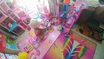 Oyun evi ve deniz kızı barbie havuzda eğlenceli çocuk videosu