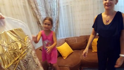 ELİF GÜNEŞ KRALİÇESİ OLDU.Dinazor kraliçeye saldırdı sihir ile iyi dinazor oldu