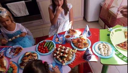 Elif prenses elsa oldu dogum gunu partisine gidiyor
