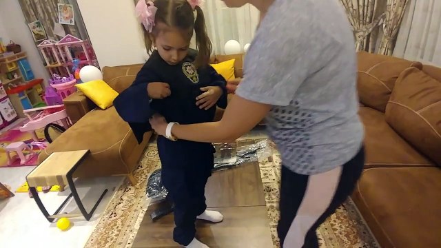 Elife Özel harekat polisi kostümü , eğlenceli çocuk videosu