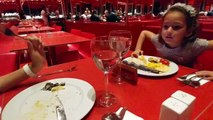 SU Hotel akşam yemeği Kırmızı restaurant , hamamda gezinti , eğlenceli çocuk videosu