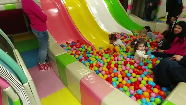 Mark antalya playland'te kaymaca zıplamaca oyun keyfi devam, eğlenceli çocuk videosu