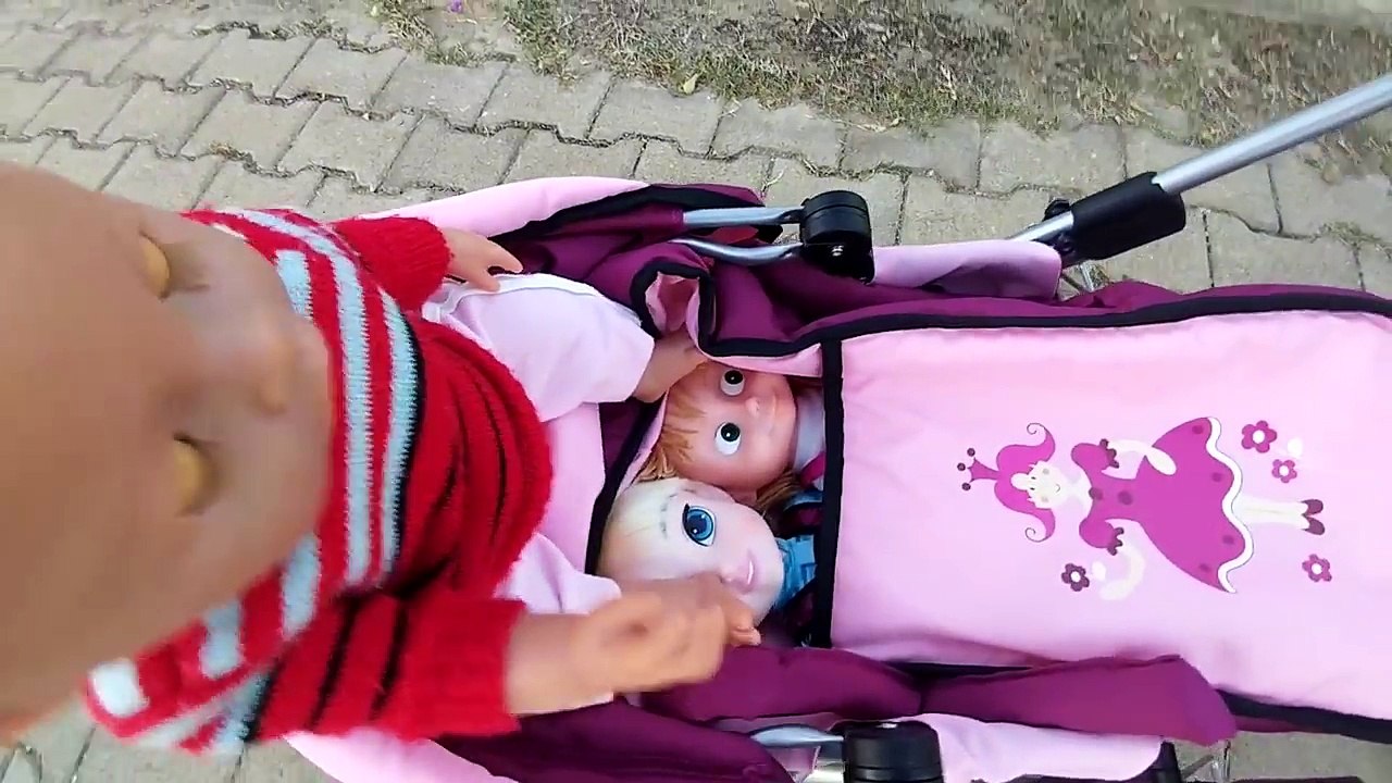 Elif bebek arabası ile parkta maşa elsa minik aliş hepsi beraber oyunlar, eğlenceli çocuk videosu