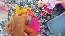 plajda oyunlar elif minik ve maşa ile oynuyor, eğlenceli çocuk videosu