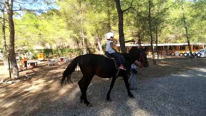 Antalya kemere gittik At çiftliğinde elif at bindi. Eğlenceli çocuk videosu