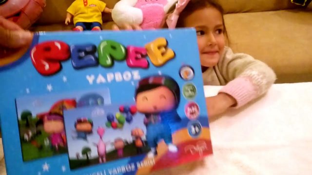 Pepee puzzle yapıyoruz. Bu konuda elif çok iddialı bakın nasl hızlı yapıyor