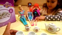 Elif Prenses Sofia çay setini açıyor.barbie doktor barbie balerin çaykeyfi yapıyorlar.