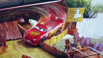 Des voitures échapper franc de foudre Ensemble basculement jouets piste piste disney McQueen mater tror launc