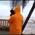 Beato Corre Camarografo dominicana cogiendo lucha con Huracan Irma en Repblica Dominicana.