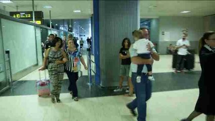 La madre de la española asesinada en México llega a Valencia con su nieto