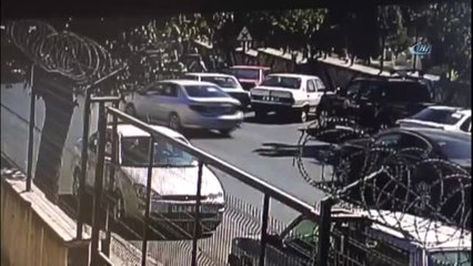 Mezarlık Ziyaretine Gelenleri Soydu