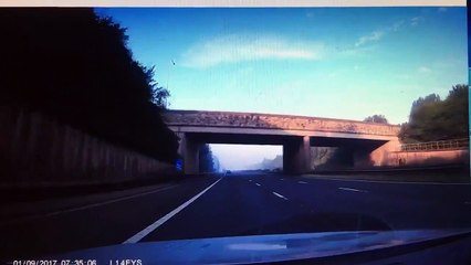 Voilà pourquoi il faut ralentir lorsqu'on roule dans le brouillard !