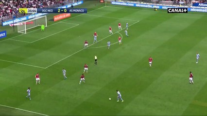 Nice 5-0 Monaco : le tacle sur l'arbitre Clément Turpin