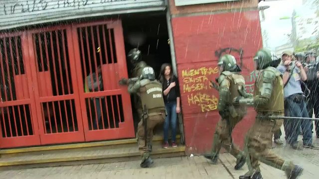 Chile: Violent clashes at Pinochet protest