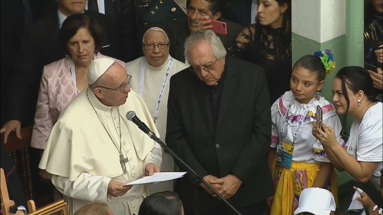 El papa recuerda en Medellín el sufrimiento de tantos niños en el mundo