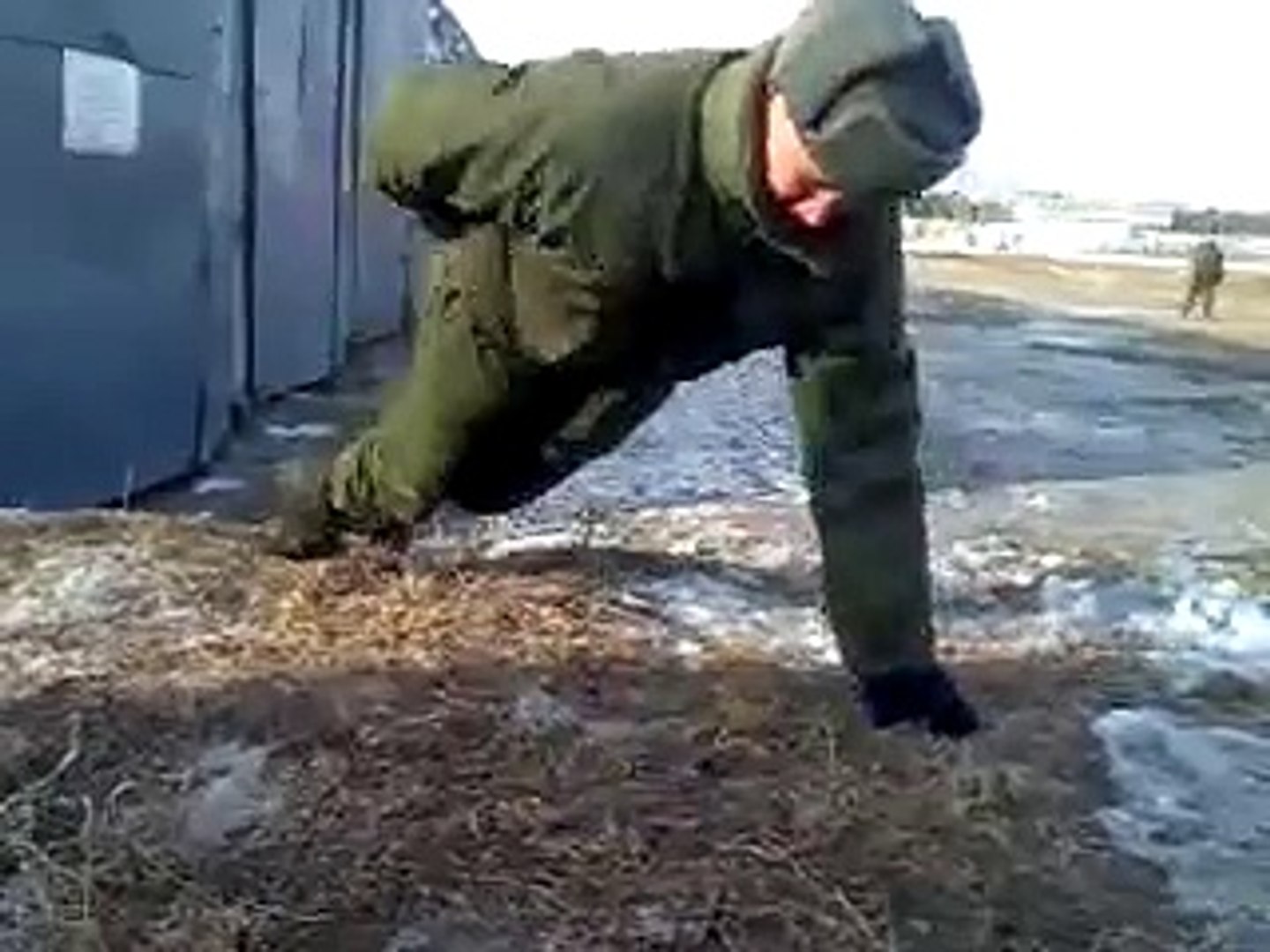 러시아 군인은 손을 안쓰고 푸쉬업을 한다 ㄷㄷ - video Dailymotion, image size:1440x1080