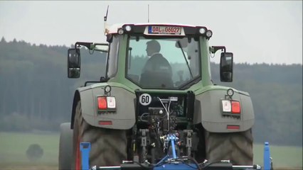 Aynı anda 1 Şöför 2 Traktör Kullanıyor