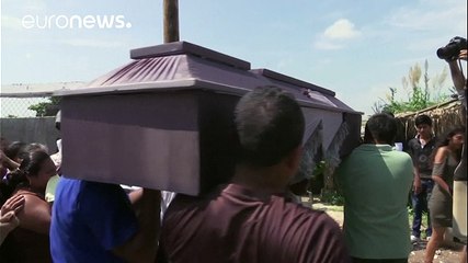 México enterra os mortos, depois do sismo