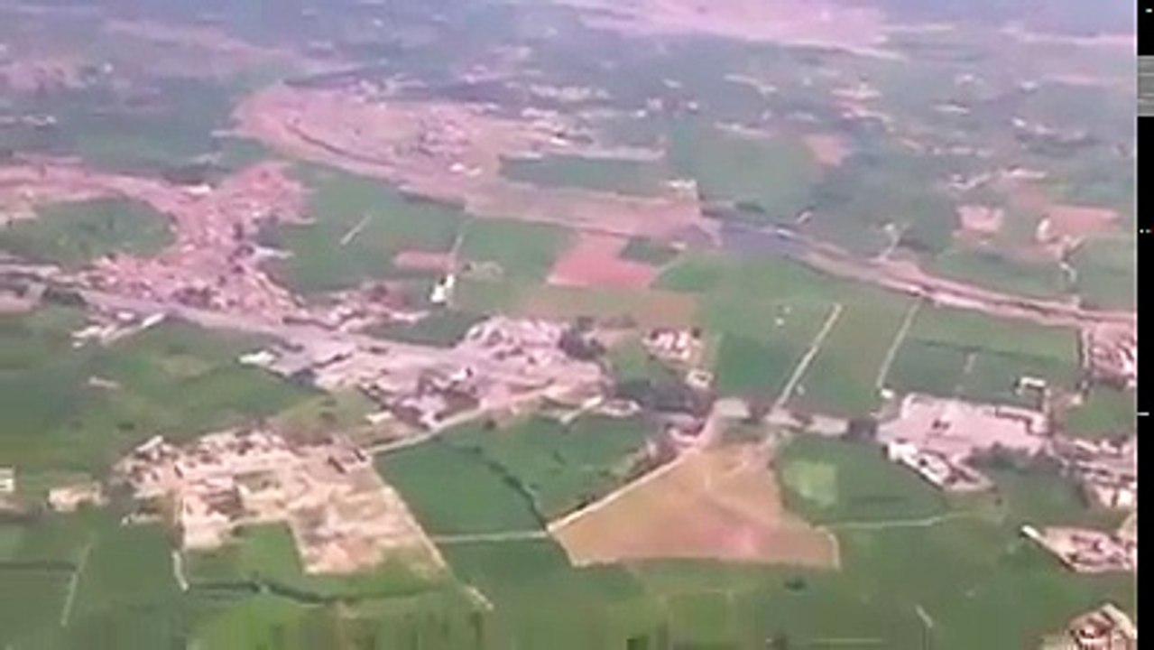 پشاور ائرپورٹ پر جب جہاز اترتا ہے  کتنا خوبصورت اور دلکش منظر  لائک کے ساتھ ساتھ شئر بھی کریں دوستوں کے ساتھ