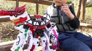 [With Kids]GIANT DINOSAURS vs Toddler NERF WAR Toy Hunt Power Rangers Dino Force Brave Tyr