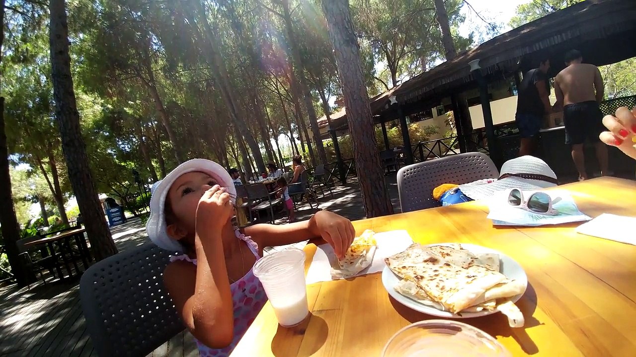 Champion Hotel Gözleme vakti ve öğlen yemeği , eğlenceli çocuk videosu