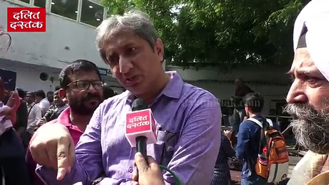 Ravish kumar used word gunda for Modi ?