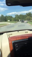 Voici ce qui arrive quand on tracte une voiture avec une simple corde