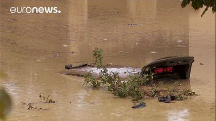 Tải video: Italien: Mindestens 6 Tote durch Unwetter in Livorno