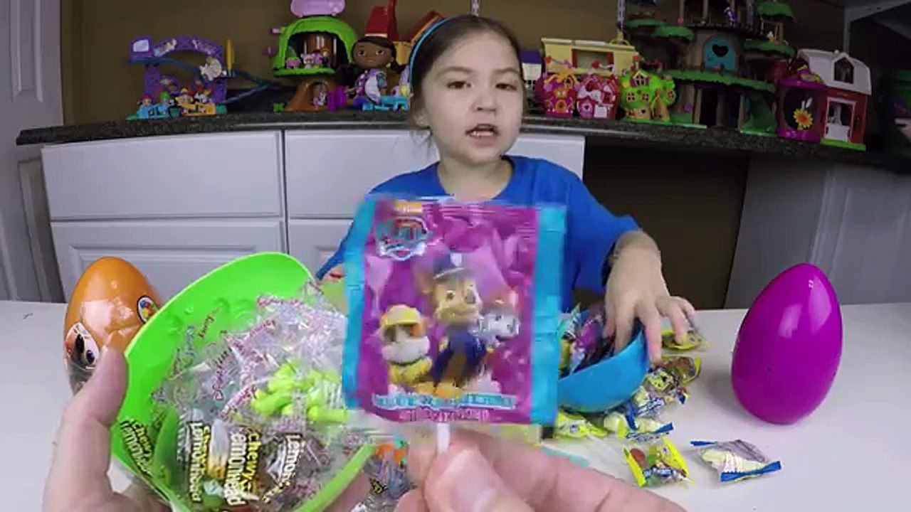 GIANT SURPRISE EGGS FINDING DORY, SPONGEBOB & FROZEN Surprise Toys Sour Candy + Jelly Bean