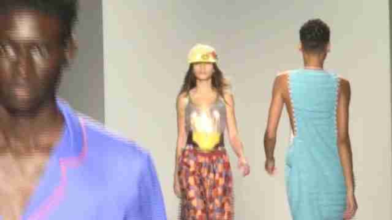 Custo experimenta en la pasarela de Nueva York con materiales y diseños