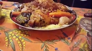 Vol au-dessus d'un couscous au poulet & aux légumes (Fait à