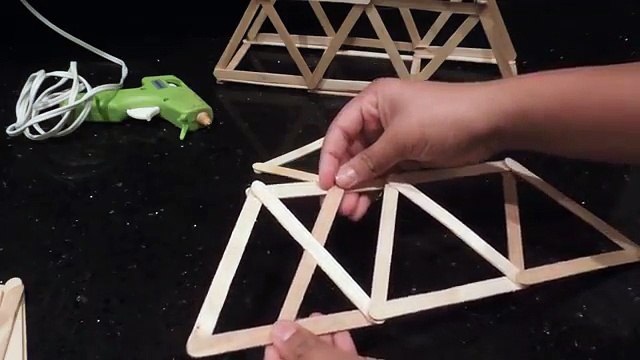 Un et un à un un à pont construire Comment fort à Il ferme avec triangles