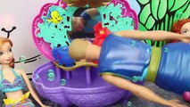 FROZEN ELSA MERMAID Gives Ariel the Flower Showers Bathtub Disney Princess Anna & Mike The