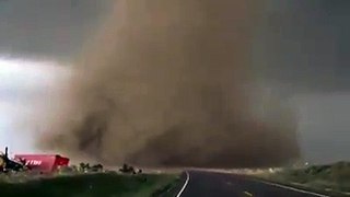 عاجل : أول فيديو لوصول اعصار إرما إلى ميامي الأن .. مشهد مرعب !!! سبحان الله . يا لطيف