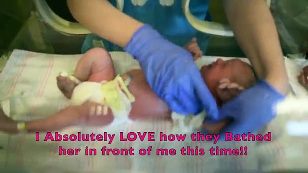 How to Give your Newborn a Bath- Demonstration by top NY Baby Care Expert