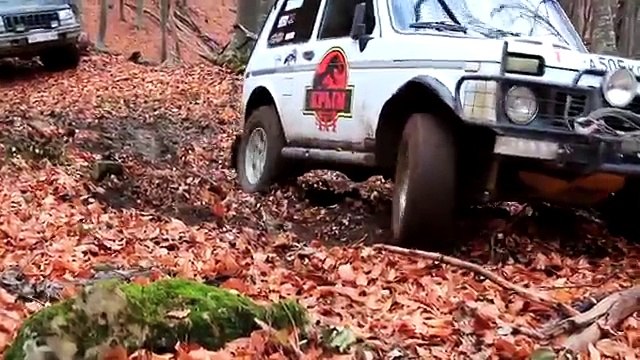 Et grandiose dans boue ► jeep cherokee нива уаз hors route 4x4