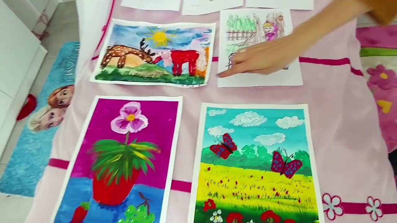 Elif odasında resim sergisi düzenliyor, eğlenceli çocuk videosu