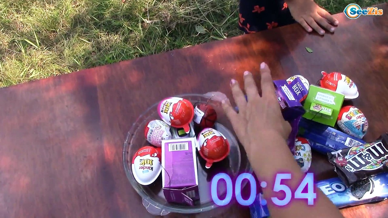 ЧЕЛЛЕНДЖ за 2 МИНУТЫ успеть собрать сладости ДЕРЕВО с СЮРПРИЗАМИ Видео для детей!