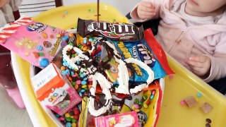 BAD BABY DOCE GIGANTE DE M&MS | Giant Candy Chocolate Challenge | Гигантская Шоколадная К