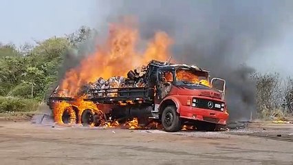 Vehículo se incendia en Arroyos y Esteros