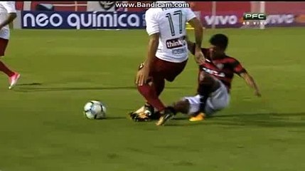 Red card Robinho Vitoria 1-1  Fluminense