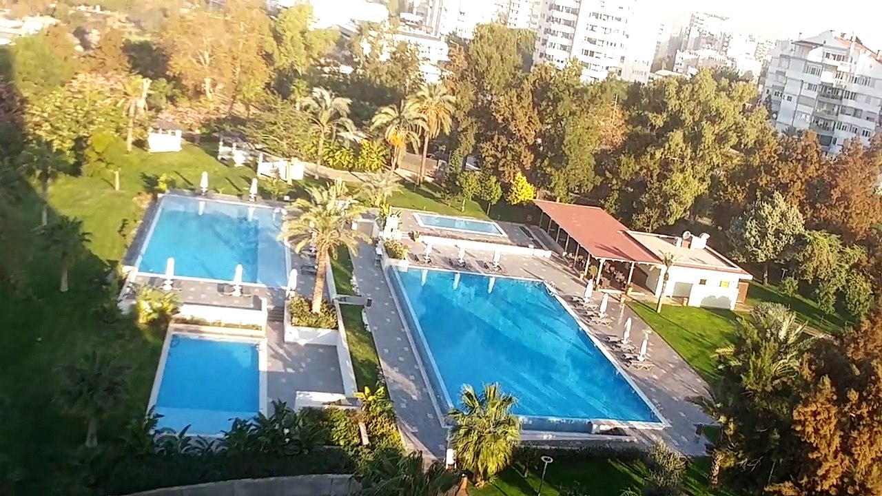 Akra Barut Otelde kahvaltı keyfi. Eğlenceli çocuk videosu