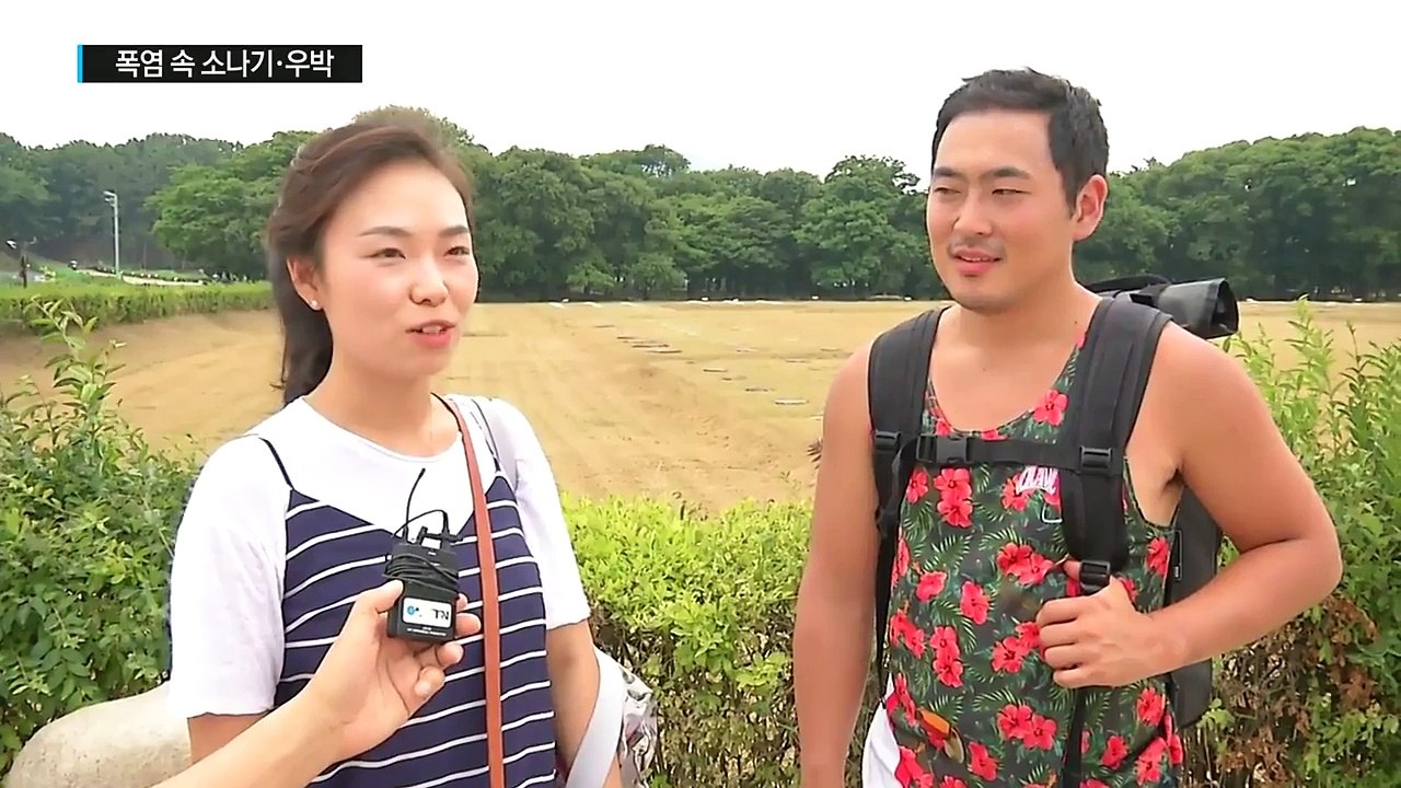 [날씨] 폭염 속 우박...주말 중북부 120mm 장맛비 / YTN