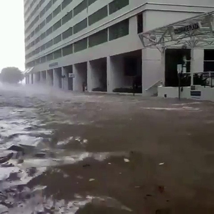 El mar entra a miami