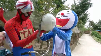 Spiderman Taxi Driver carrying Elsa Frozen w SuperHero in reallife