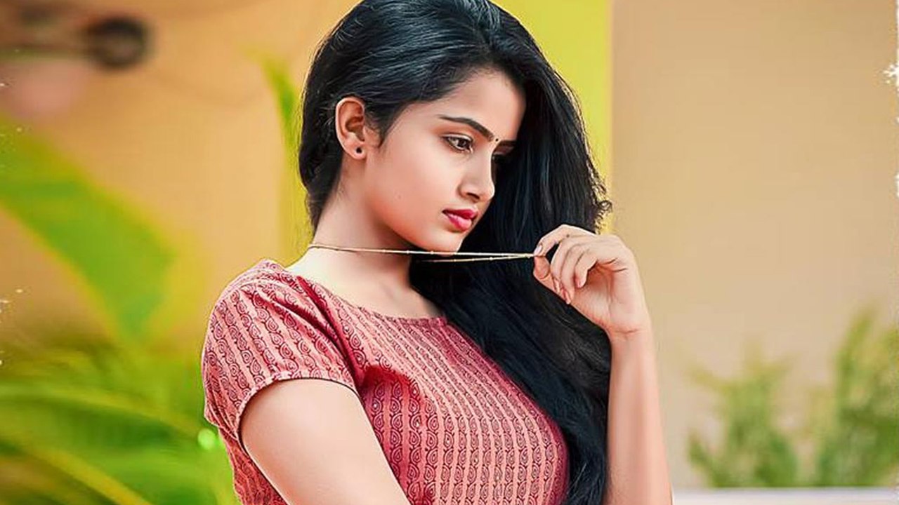 ఎలాగైనా అది నేర్చేసుకుంటుందట..   మలయాళం ముద్దుగుమ్మ Anupama Parameswaran Learning Telugu