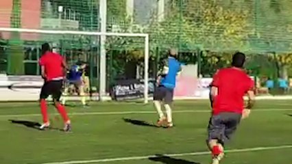 Usain Bolt catastrophique au football