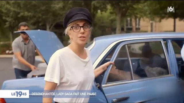 En coulisses, Lady Gaga fond en larmes, désespérée d''être seule dans la vie - Regardez